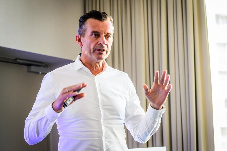 Gerhard Kürner giving a keynote at Future CIO & CISO Connections in Frankfurt